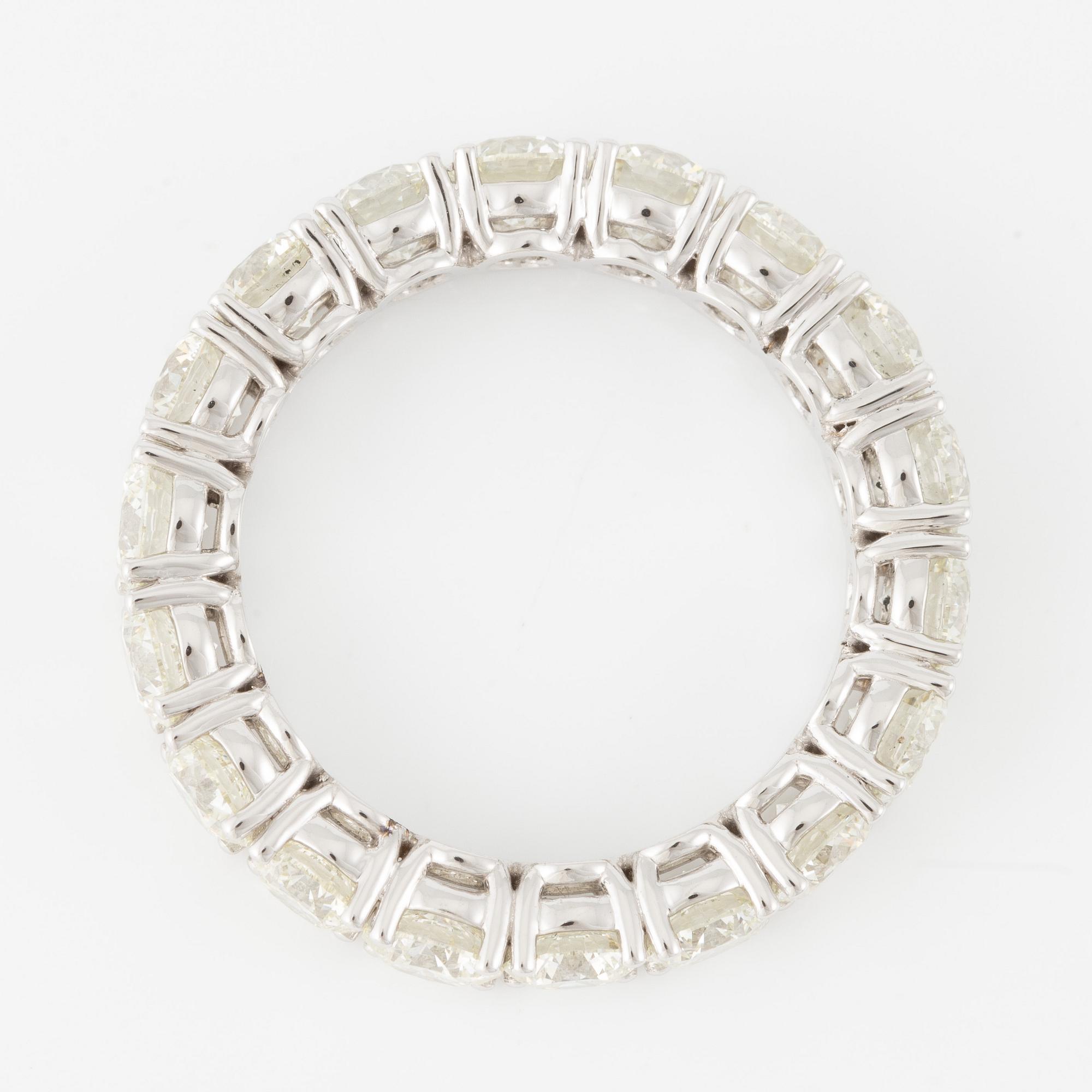 Ring, full eternity, 18K white gold set with brilliant-cut diamonds.