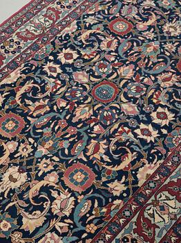 A RUG. Semi-antique Teheran. 196,5 x 142,5 cm.