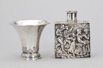 FLASKA samt POKAL, silver. Holland resp K Andersson Stockholm 1925. Vikt tot ca 295 g.