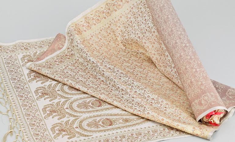 TEXTIL, 2 st, orienten/Kina, omkring år 1900 resp 1900-tal.