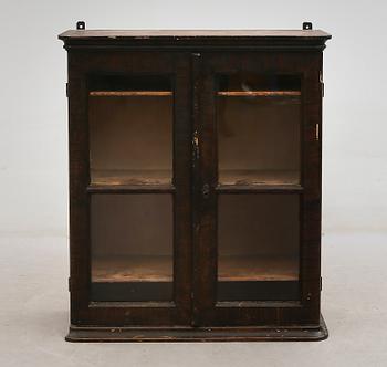 HÄNGSKÅP, 1800-talets andra hälft.