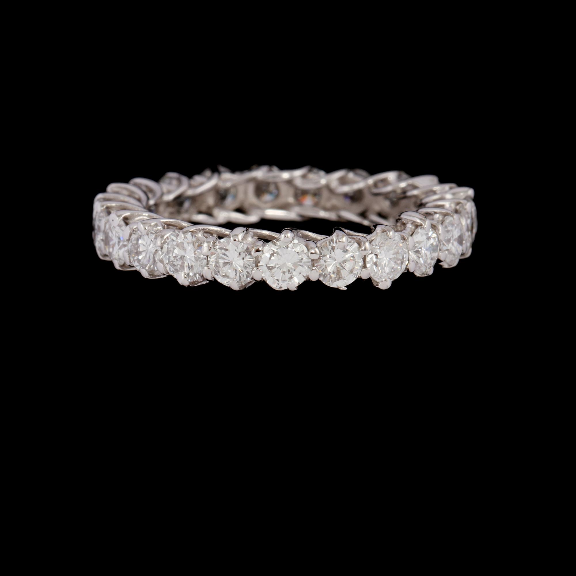 RING, 18k vitguld  med briljantslipade diamanter, totalt ca 3.00 ct. Vikt 4 g.