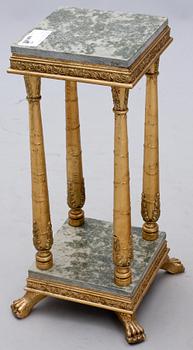 PIEDESTALER, 2 st, empirestil, 1900-talets andra hälft.
