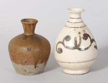VASER, 2 st. Keramik. Kina.