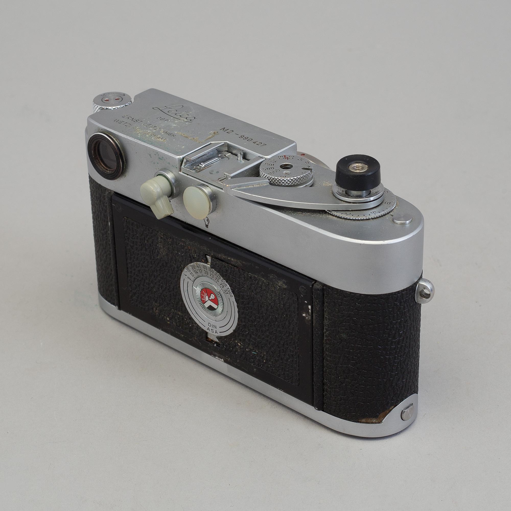 A LEICA M2 camera no 990427 from Wetzlar 1960. With Summilux 1:1.4/35. With original box.