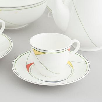 A 62 pieces bone china servis "Trio" from Villeroy & Boch. Produced between 1984 and 1988.