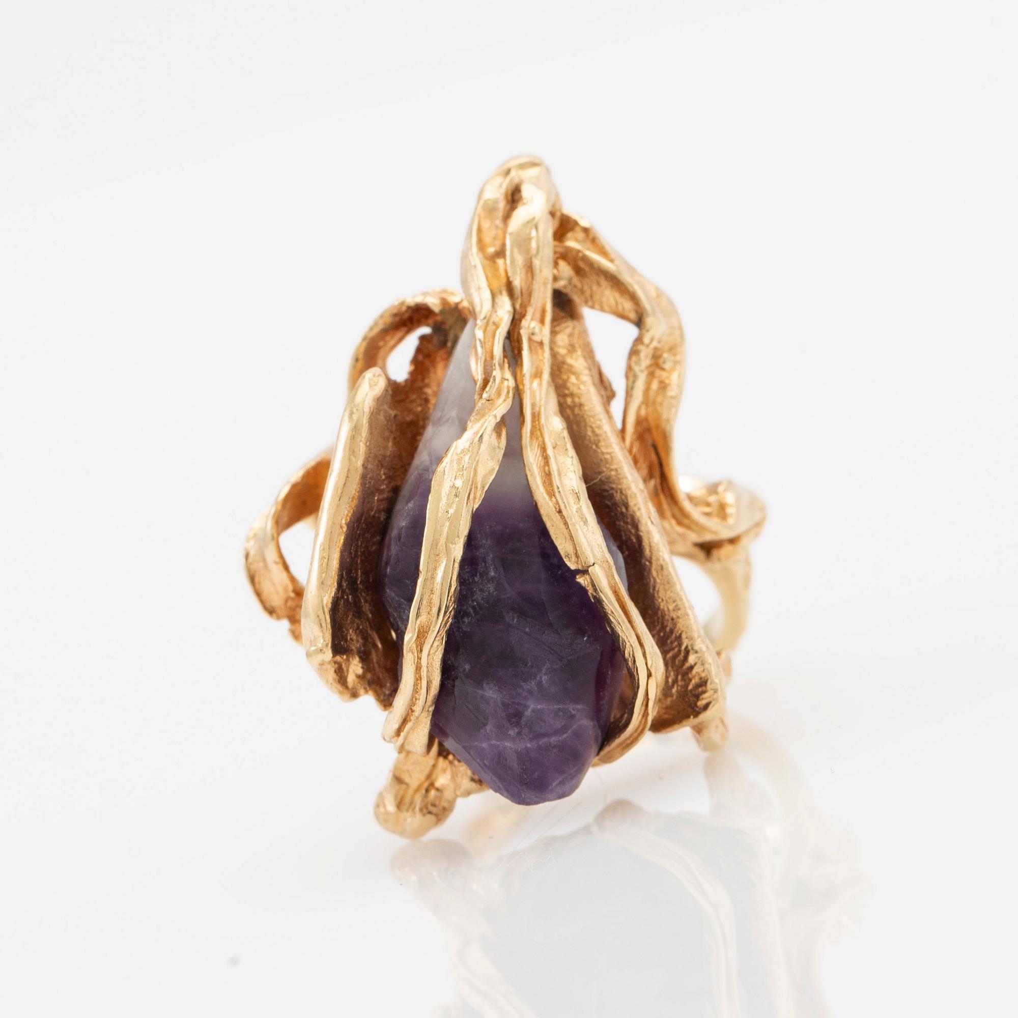 Cocktail ring, 14k gold with amethyst.