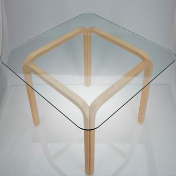 BORD MED GLASSKIVA, Y805C. Alvar Aalto, Artek. Modellen formgiven 1945.