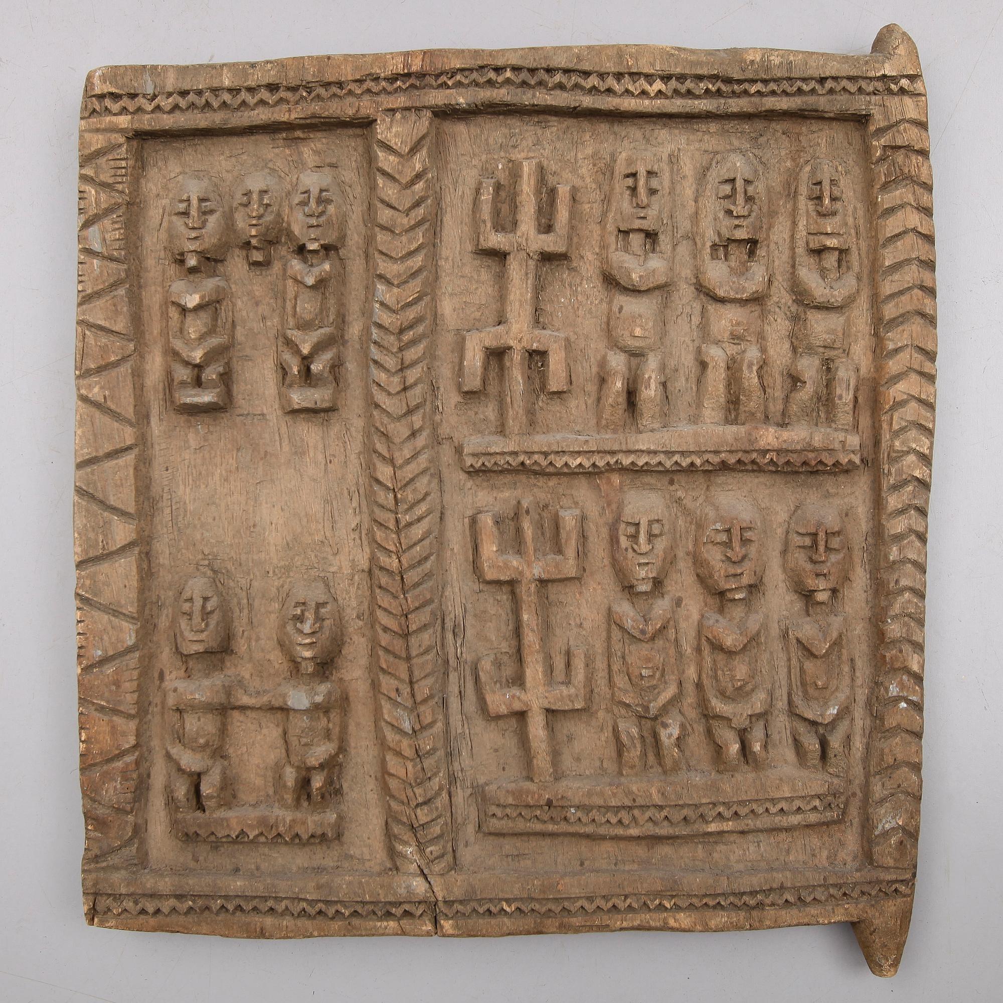 SKÅPSDÖRR, skuret trä, möjligen Dogon, Mali, Afrika.