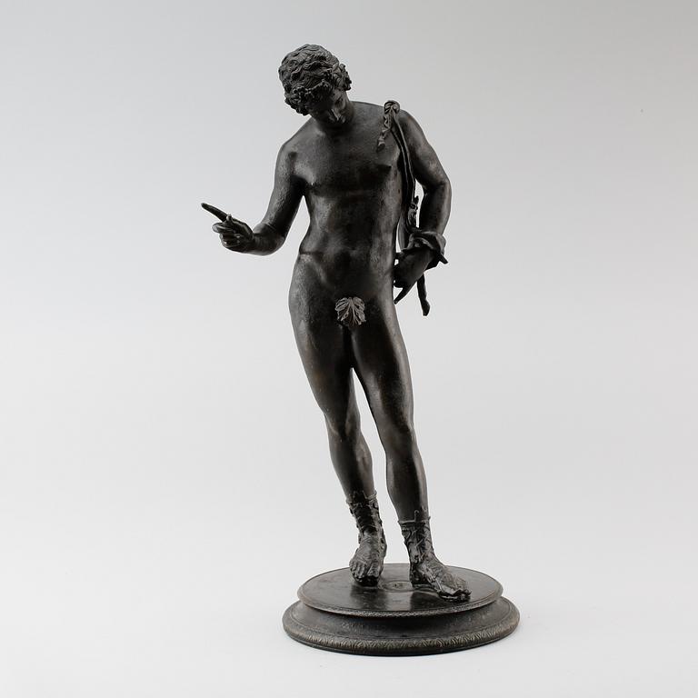 SKULPTUR, patinerad metall, märkt Fondeur Artistica Sommer, Capote Modello Sommer nr 26, 1900-talets första hälft.