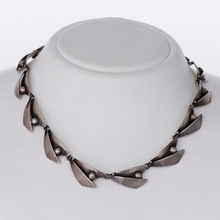A NECKLACE, silver. Carl Ove Frydensberg, Denmark.
