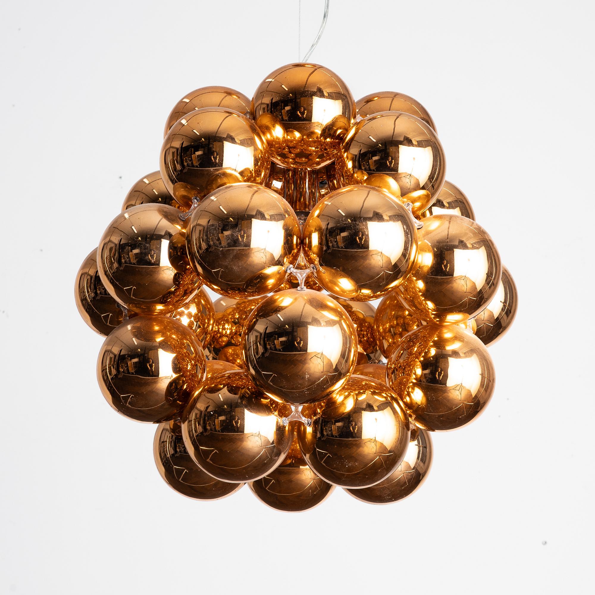 Winnie Lui, taklampa, "Beads penta", för Innermost.