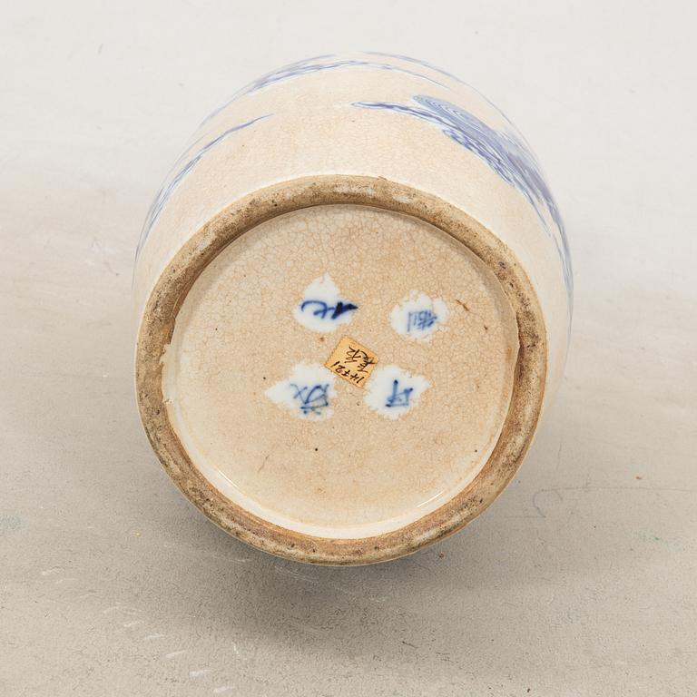 Floor vase China 20th century porcelain.