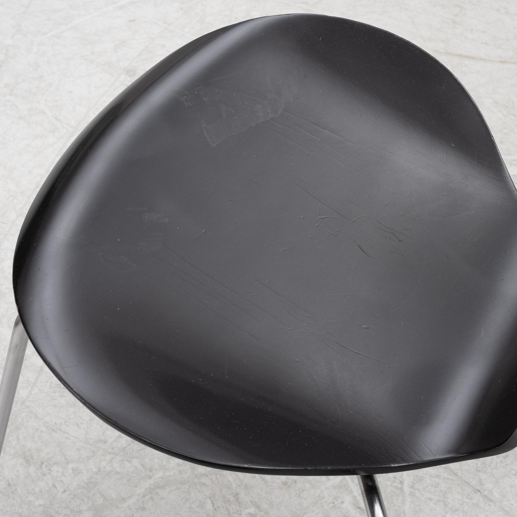 Arne Jacobsen, six 'Series 7' chairs, Fritz Hansen, Denmark, 1970-71.