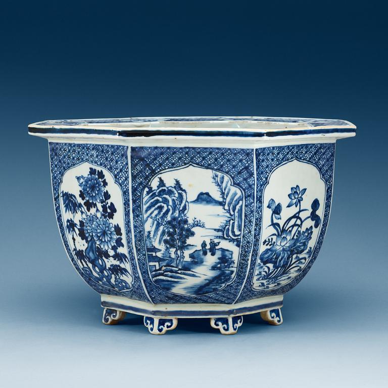 A large blue and white flower pot, Qing dynasty, Qianlong (1736-95).