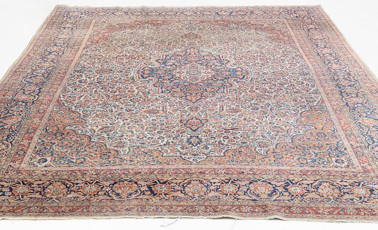 A semi antique Keshan/Sarouk carpet, circa 335 x 260 cm.