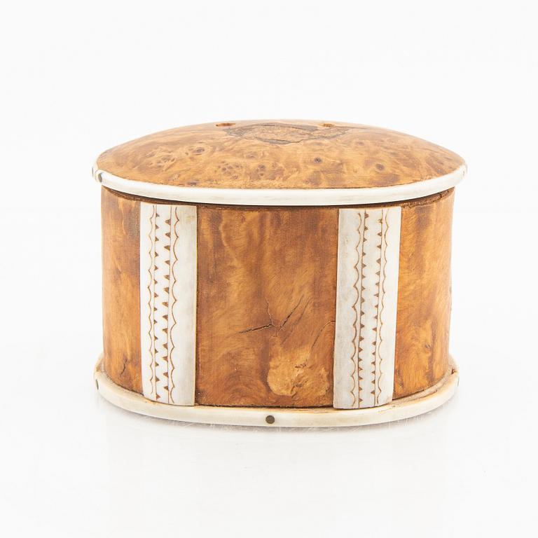 Lars Knutsson Sunna, a signed box of birch and bone.