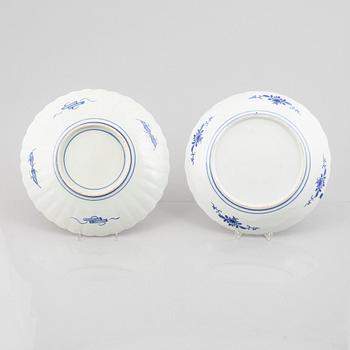 Four Japanese Imari porcelain chargers, Meiji (1862-1912) and early 20th century.