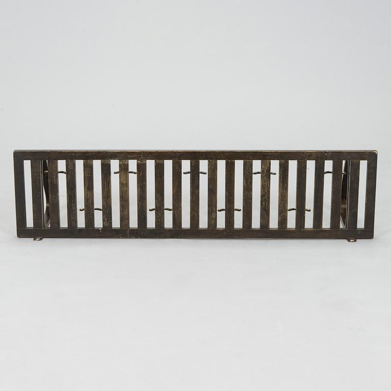 Alvar Aalto, hattuhylly / naulakko, malli 113, O.Y. Huonekalu-ja Rakennustyötehdas A.B. 1930-luvun alku.