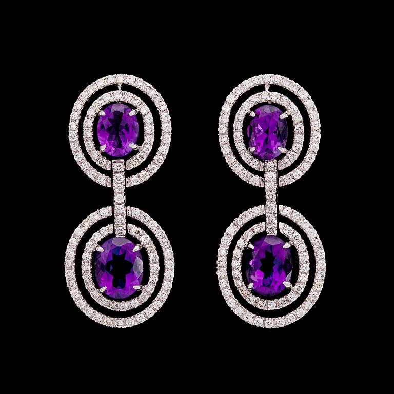 ÖRHÄNGEN, ametister och briljantslipade diamanter, tot. 1.90 ct.
