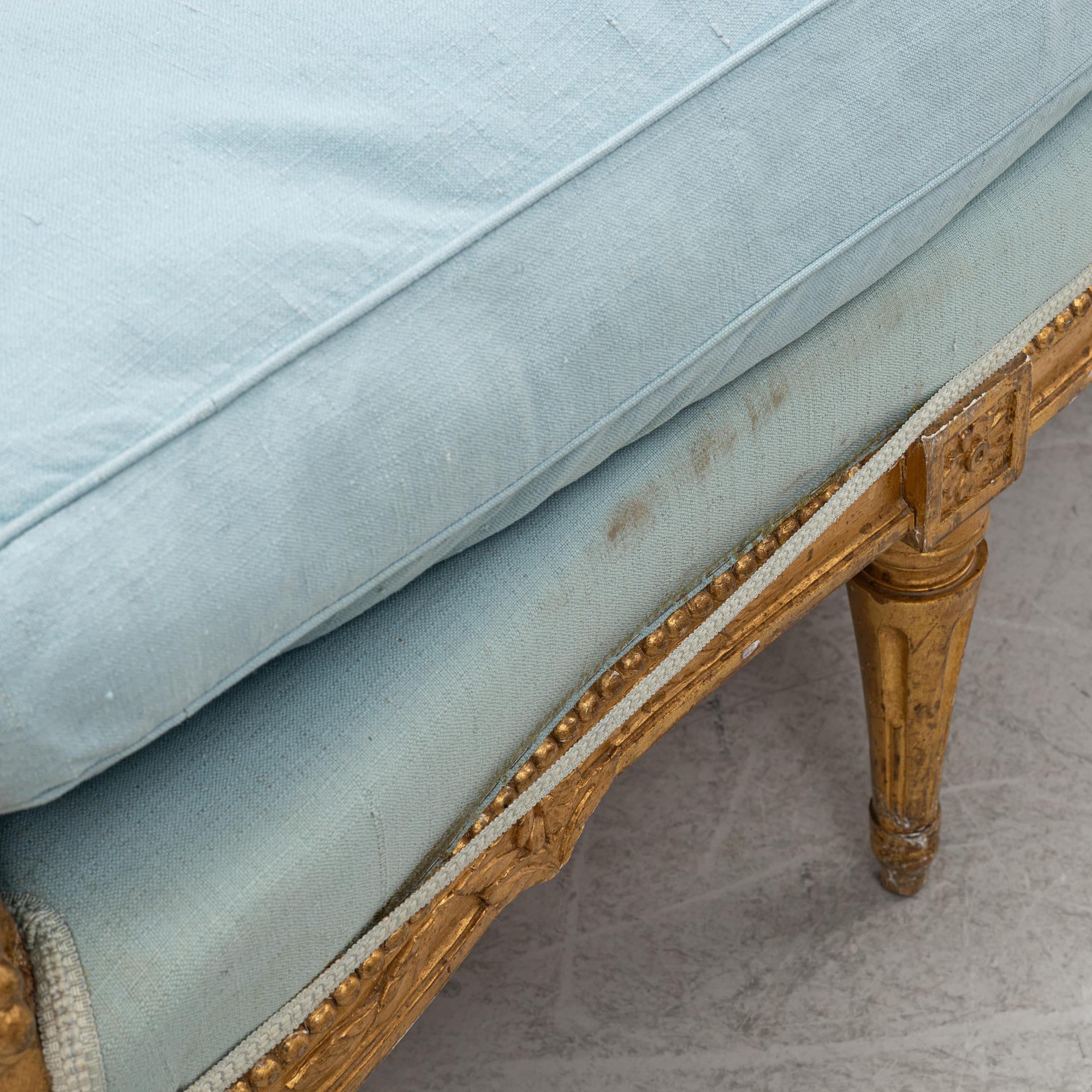 Karmstolar, ett par, samt soffa, Louis XVI-stil, omkring år 1900.