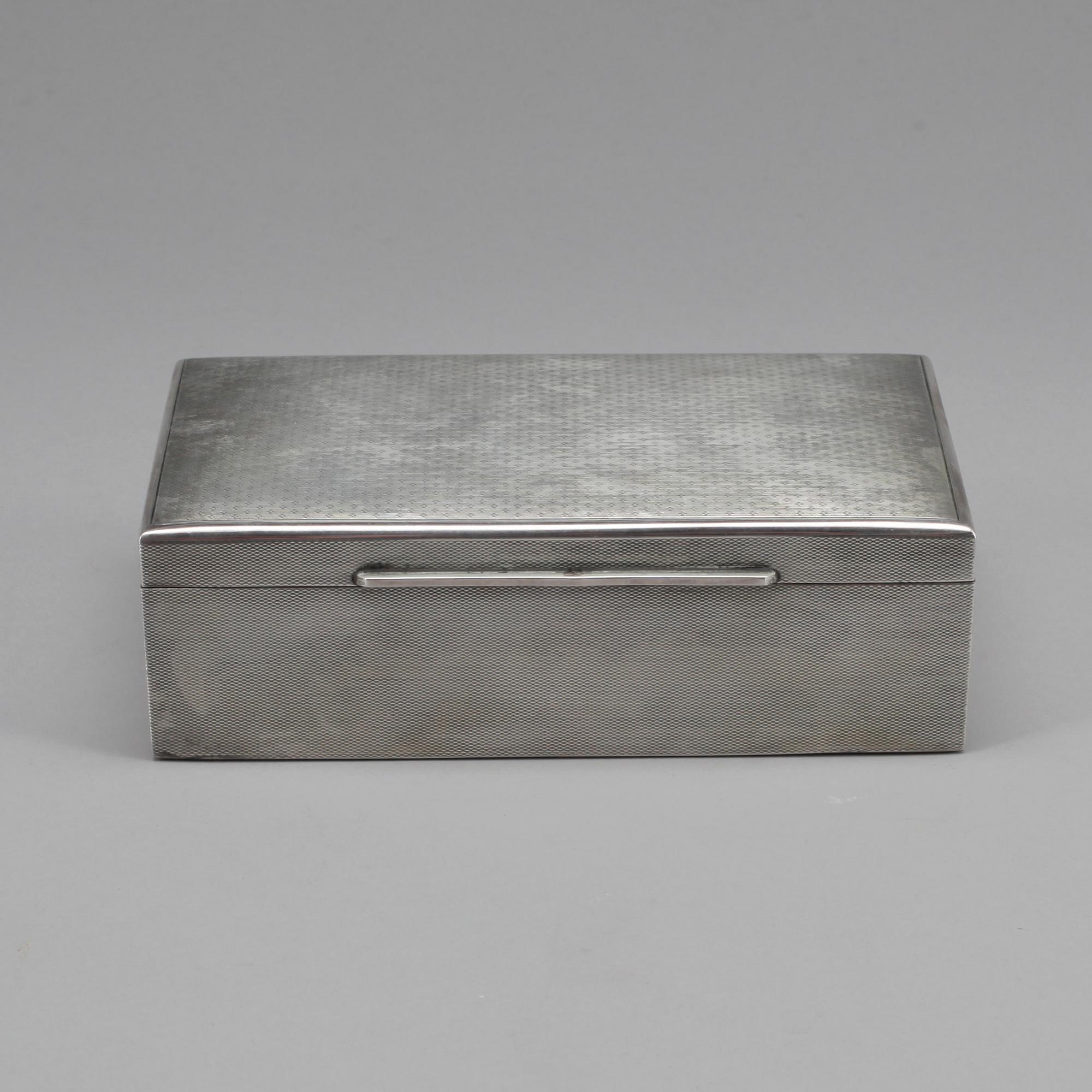 CIGARETTSKRIN, sterling silver, 1900-talets första hälft.