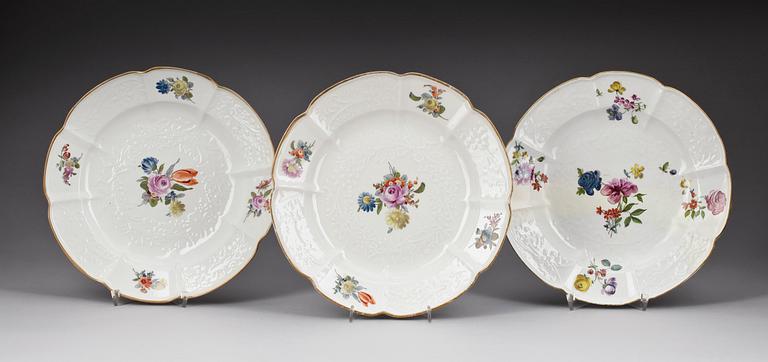TALLRIKAR, tre stycken, porslin. Meissen, 1700-tal.