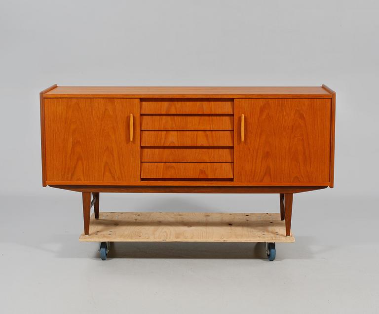 SIDEBOARD, 1900-talets mitt.