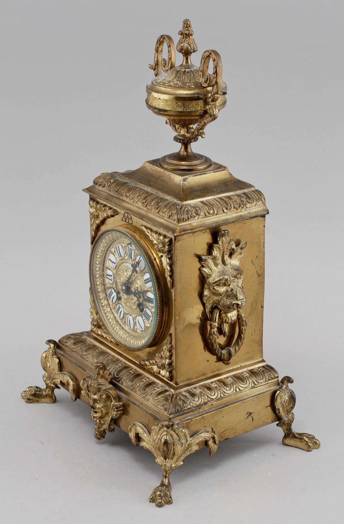 BORDSUR, gulmetall, omkring 1900.