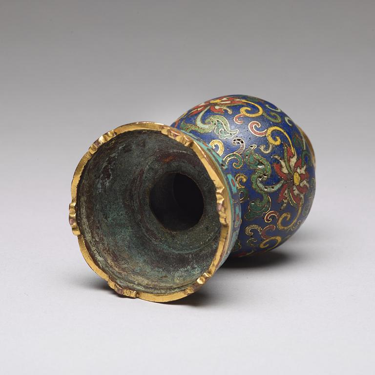 VAS, cloisonné. Qingdynastin, 1700-tal.