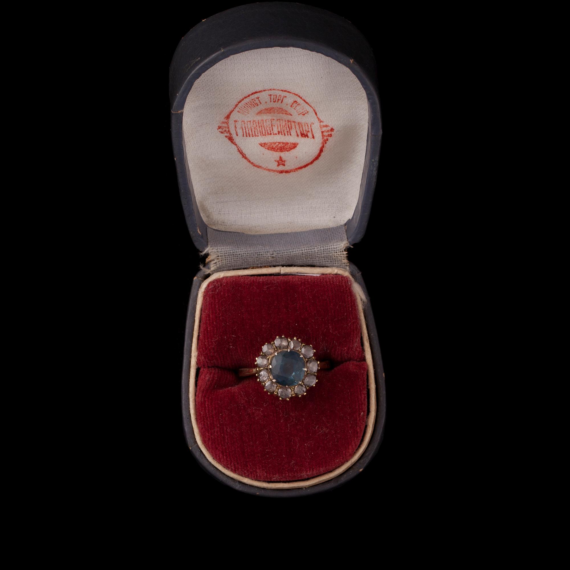 RING, 14K guld (56) safir samt diamanter, S:t Petersburg sekelskiftet 1800/1900, sovjetiska kontrollstämplar.Vikt 2,9 g.