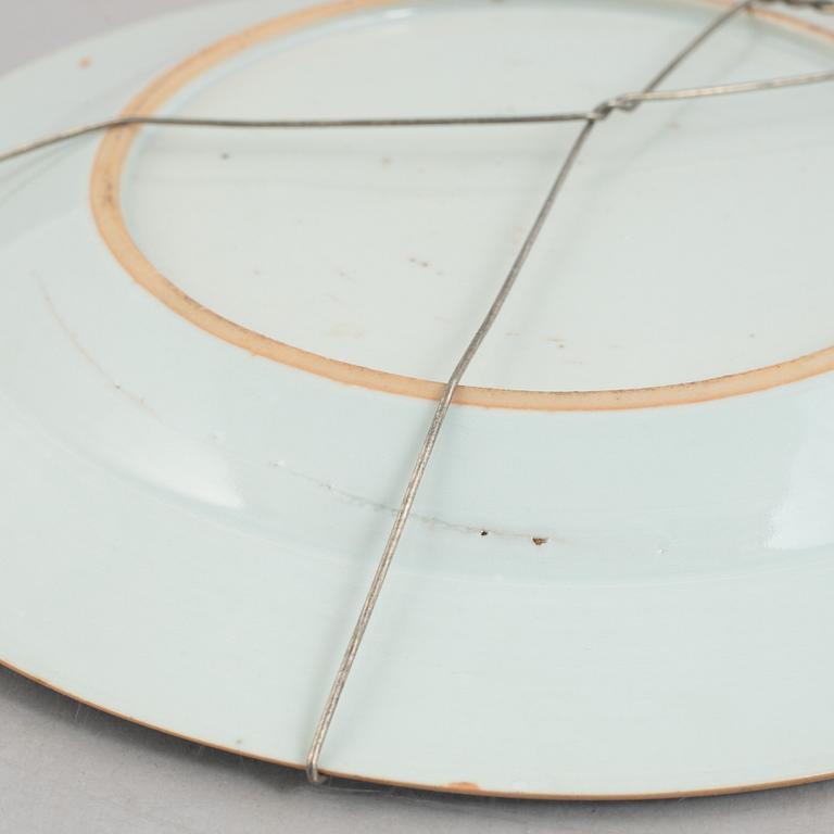 A group of five Chinese export porcelain plates, Qingdynasty, Qianlong (1736-95).