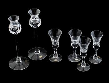 SNAPSGLAS, 8 st samt LJUSSTAKAR, 1 par, glas, "Prince", Göran Wärff, Kosta.