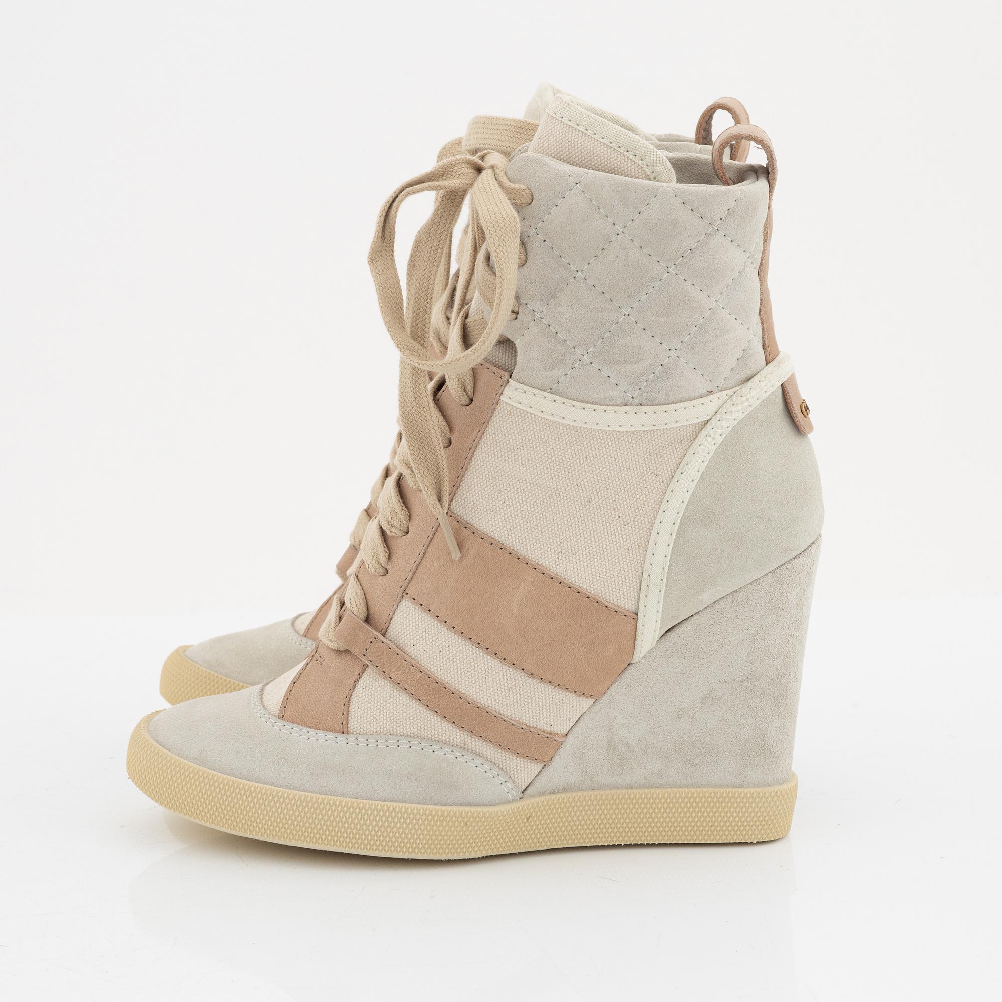 Chloe a pair of wedge sneakers size 37. Bukowskis