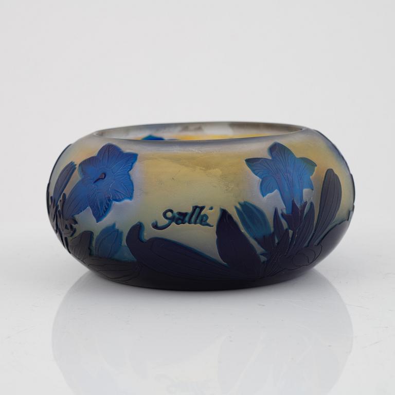 Emile Gallé, an Art Nouveau cameo glass bowl, Nancy France.