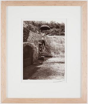 Jacques-Henri Lartigue, "Tentative de vol de Zissou, Chatelguyon", 1905.