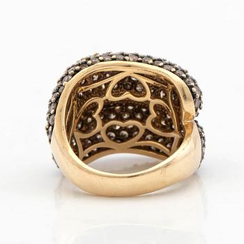Ring, 14K gold with brown diamonds.