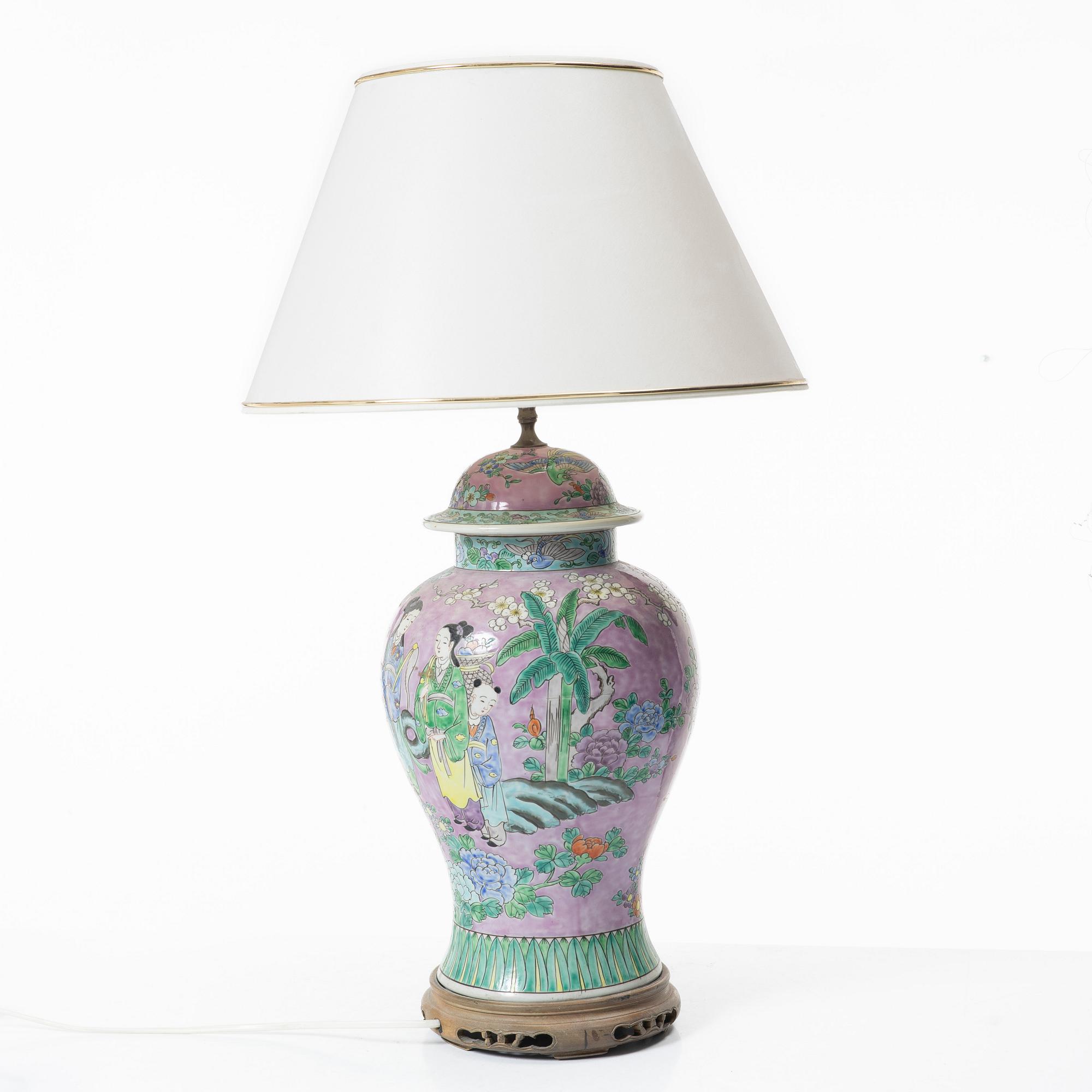 A porcelain table lamp, China, 20th century.