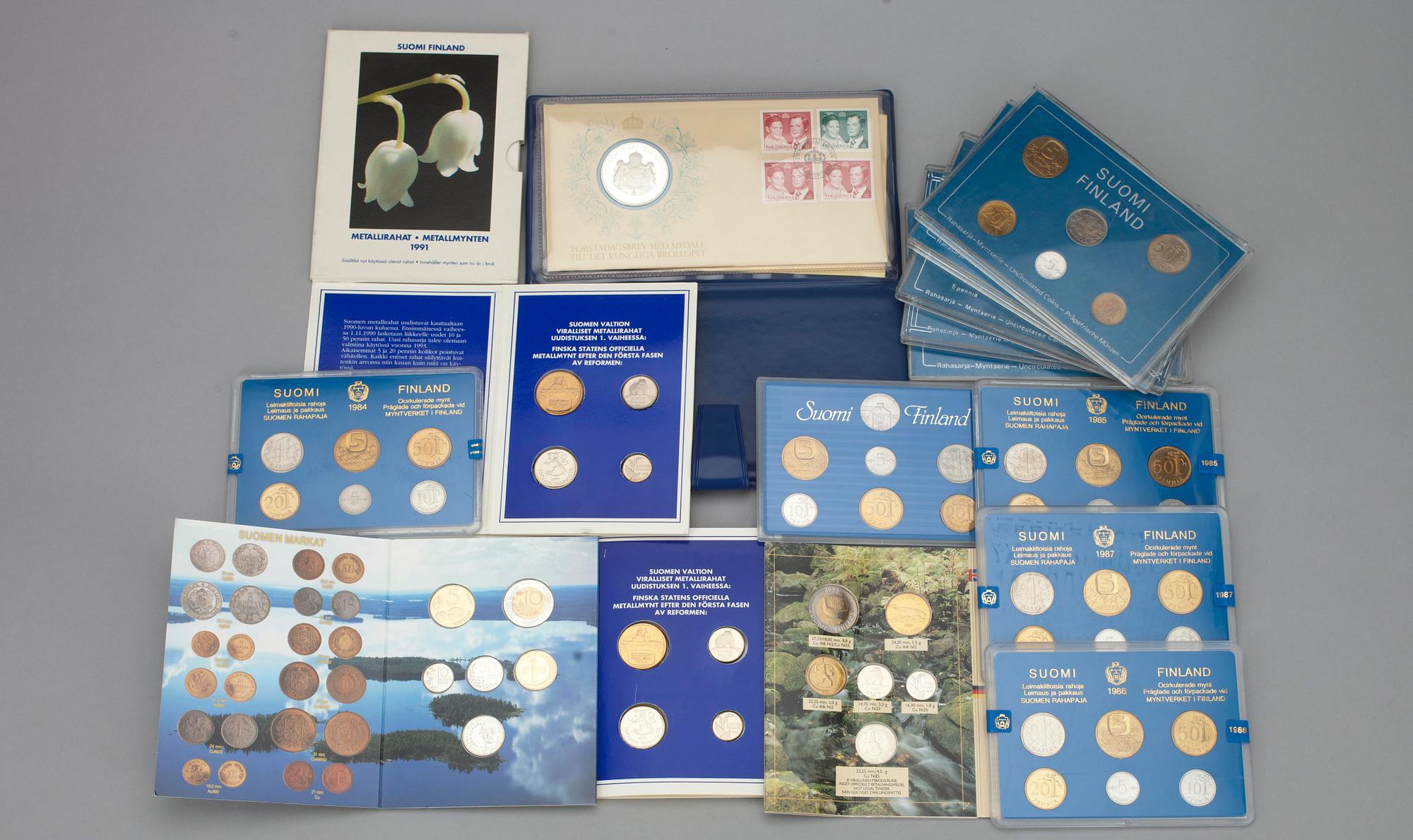 MYNTSERIER, 15 delar, Finland. MINNESMEDALJ av det KUNGLIGA BRÖLLOPET 1976, Sverige.