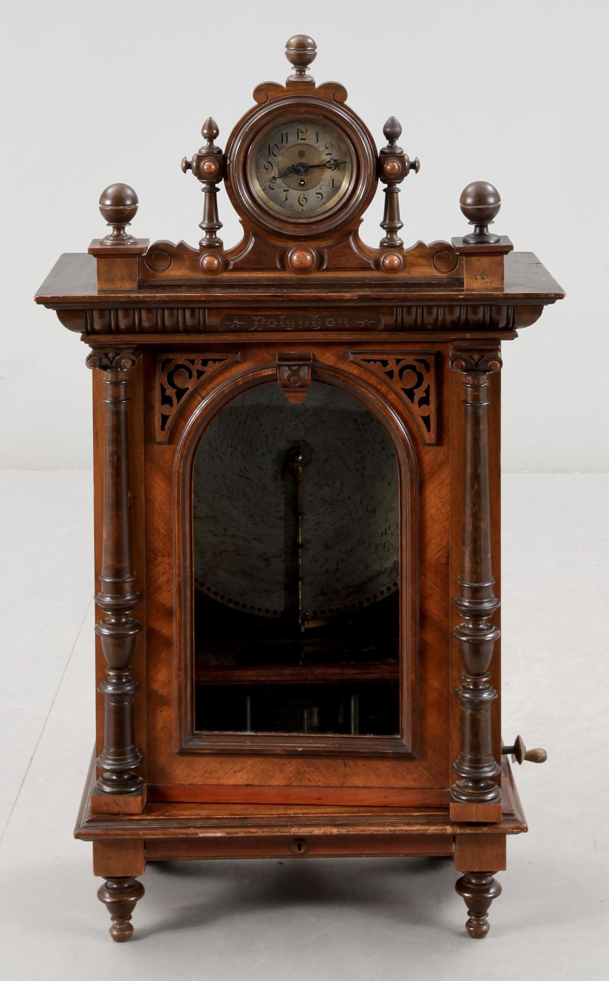 POLYPHON MUSIKAUTOMAT, med klocka, nyrenässans, omkring 1900.