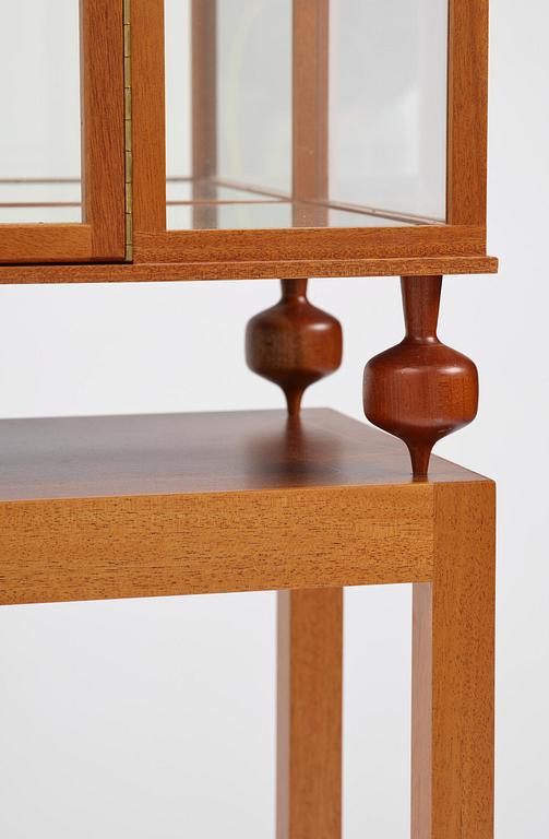 Josef Frank, a display cabinet model 2077, Firma Svenskt Tenn, post 1985.