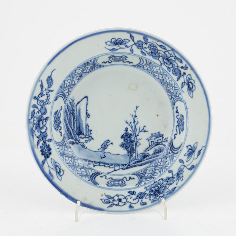 Servisdelar, porslin, 43 st, Kina, Qingdynastin, mestadels Qianlong (1735-95).