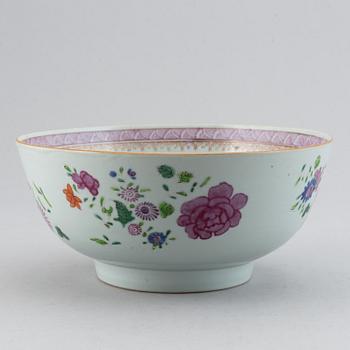 A famille rose punch bowl, Qing dynasty, Qianlong (1736-95).