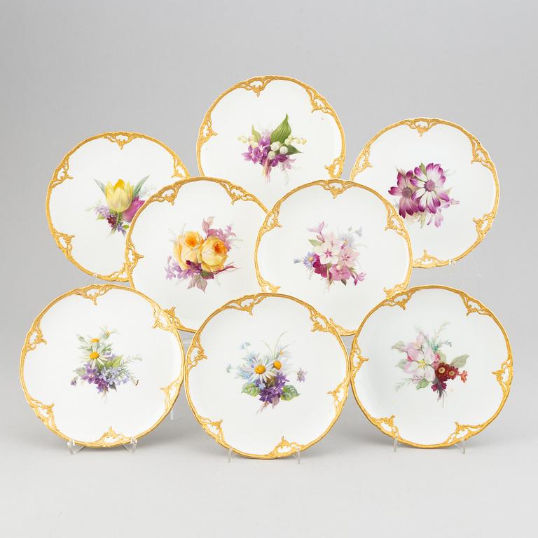 A set of 26 Berlin KPM fruit dishes, circa 1900.