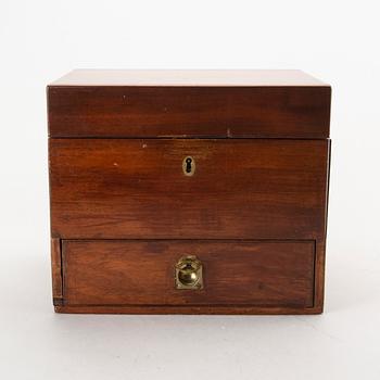 A 1902 Scottish pharmacy casket.