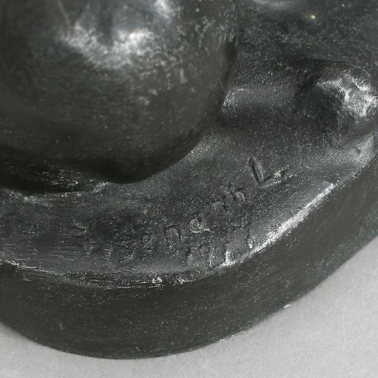 SKULPTUR, Halvar Frisendahl, patinerad metall, signerad 1917.