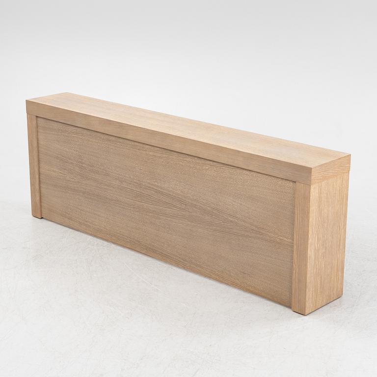 Helene Hennie, sidobord, "Chevely", Slettvoll.
