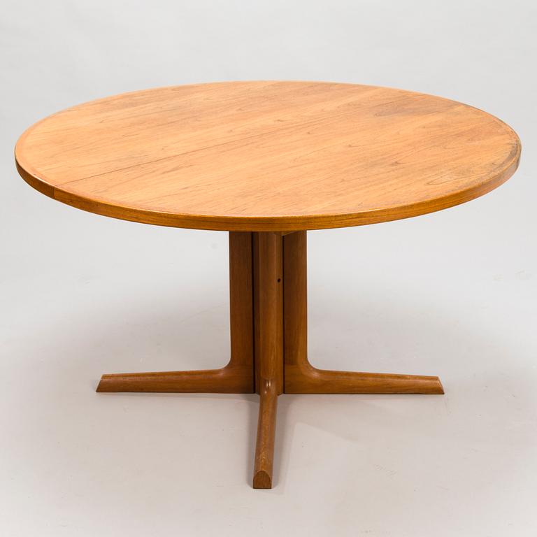 NIELS OLE MØLLER, A mid-20th-century extending dining table for Gudme Möbelfabrik, Denmark.