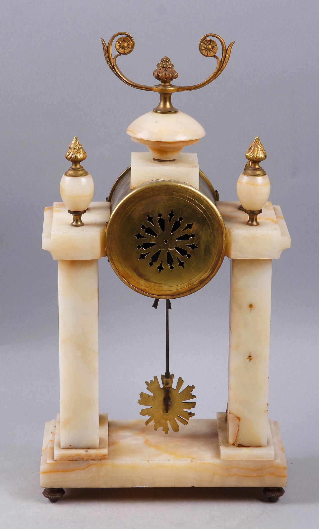 BORDSPENDYL, Louis XVI-stil, tidigt 1900-tal.