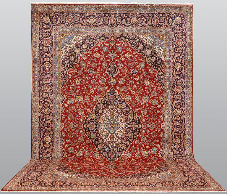 A carpet, Kashan, ca 460 x 308 cm.